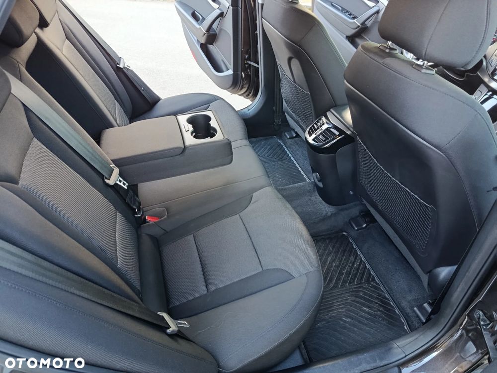 Hyundai i40 Kombi blue 1.6 Family+ - 8