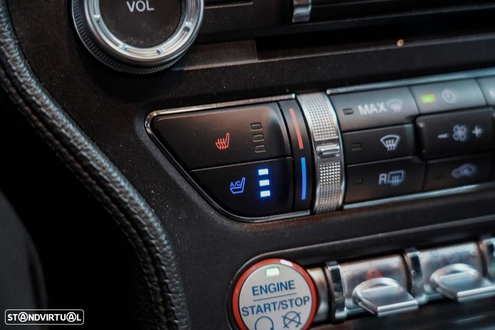Ford Mustang 2.3i EcoBoost - 13