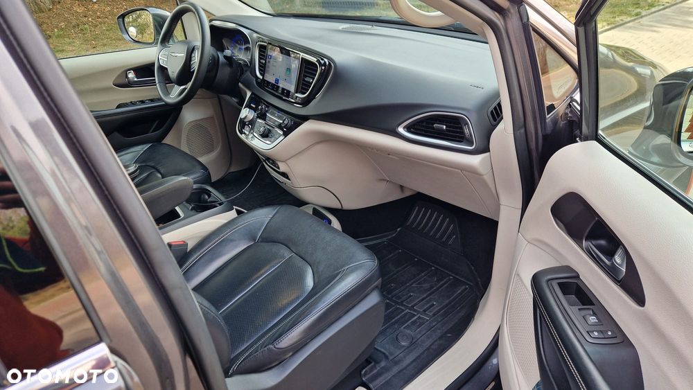 Chrysler Pacifica - 26