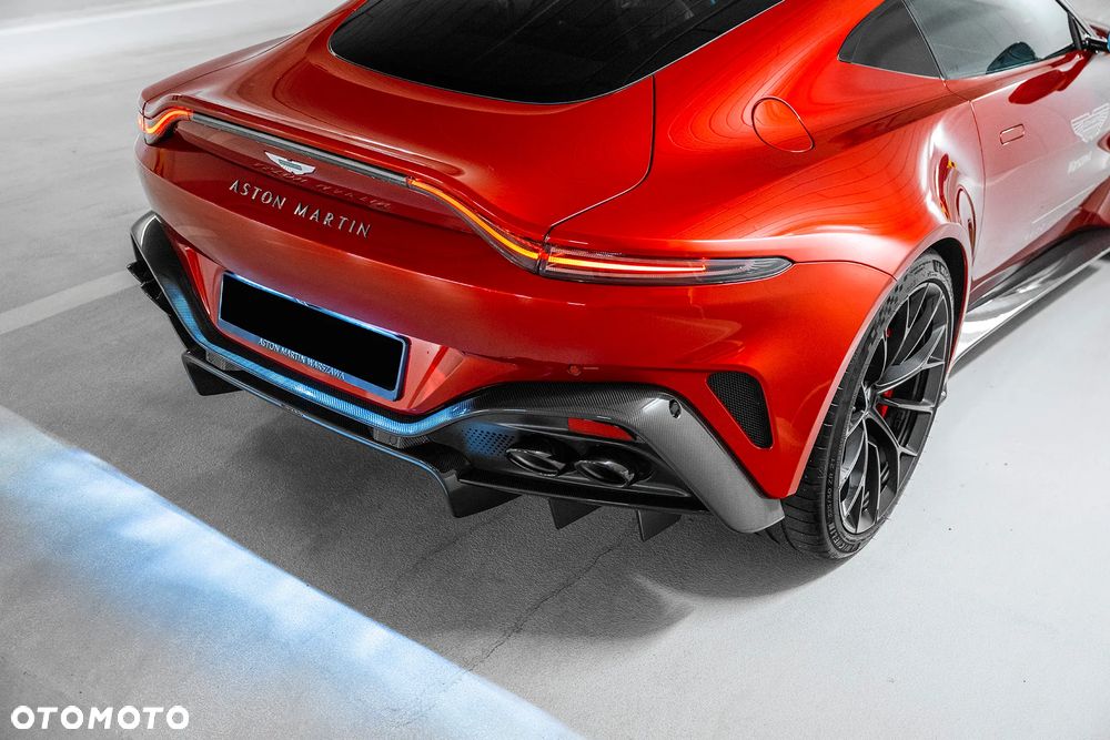 Aston Martin Vantage - 9