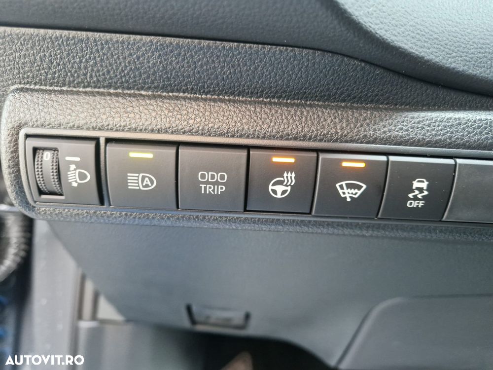 Toyota Corolla 1.8 HSD Business - 11