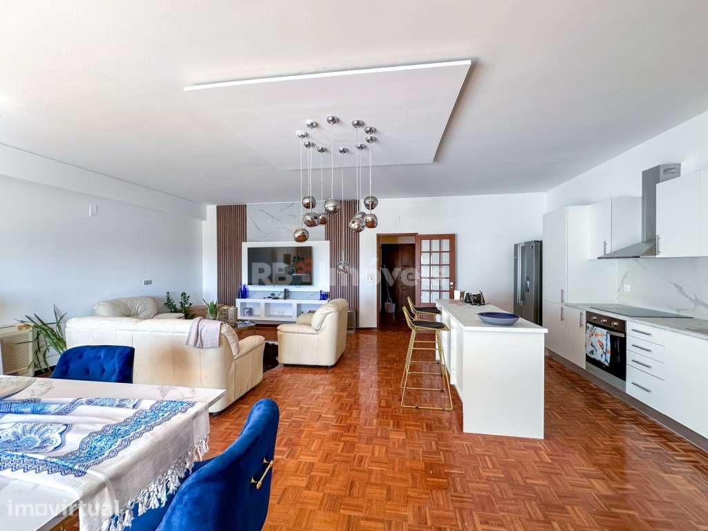 ARRENDA-SE APARTAMENTO T3 - Totalmente renovado e Mobilado - Grande imagem: 2/17