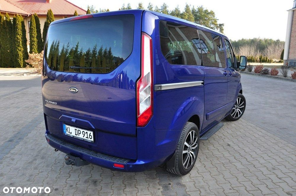 Ford Tourneo Custom - 17