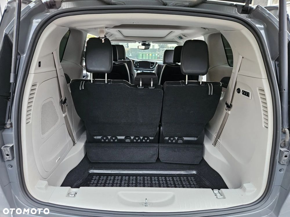 Chrysler Pacifica - 22