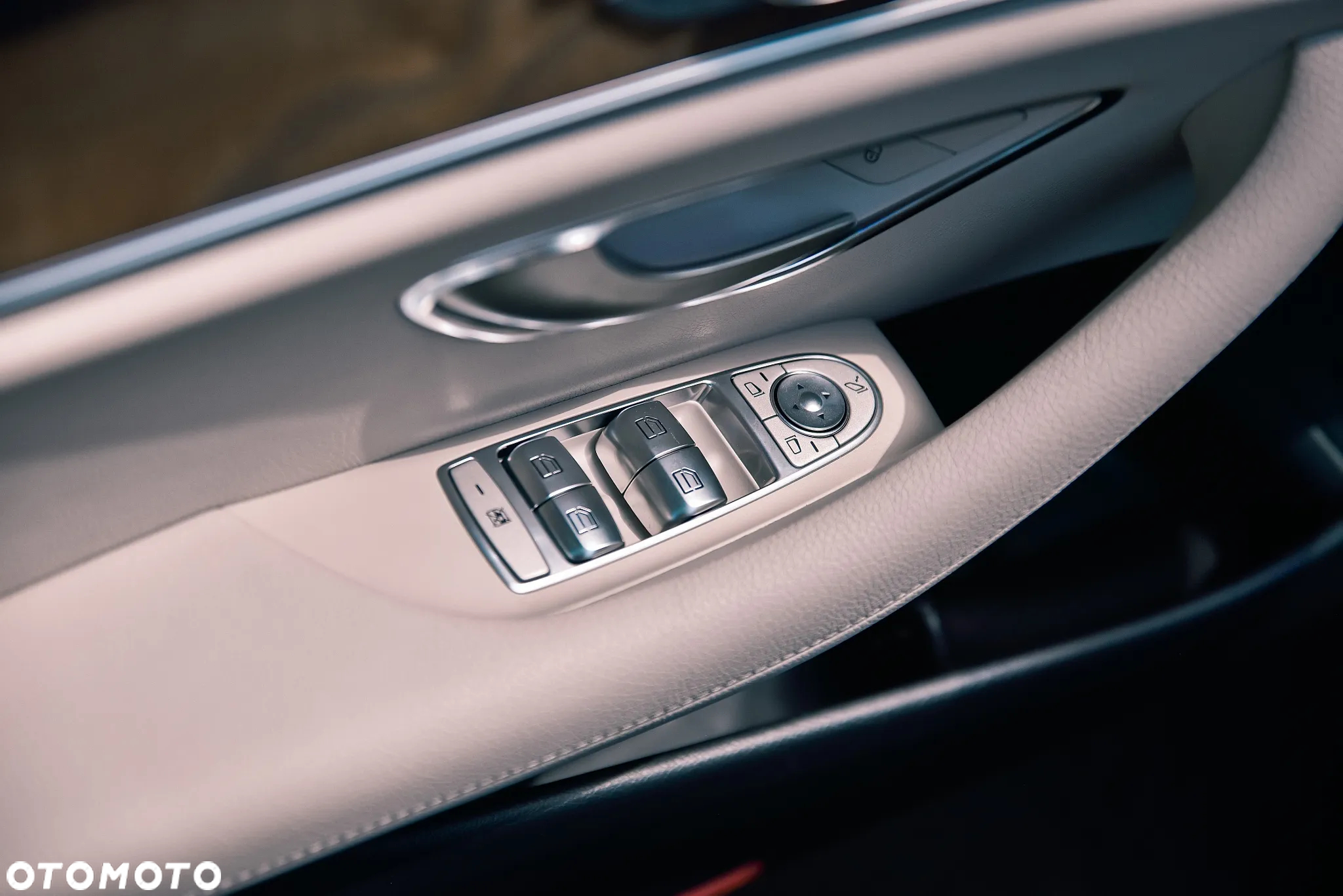 Mercedes-Benz Klasa E 400 4Matic 9G-TRONIC Avantgarde - 28