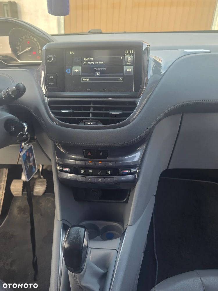 Peugeot 208 1.2 PureTech Allure - 4