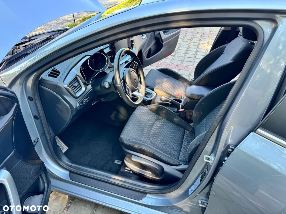 Kia Ceed 1.5 T-GDI M DCT - 11
