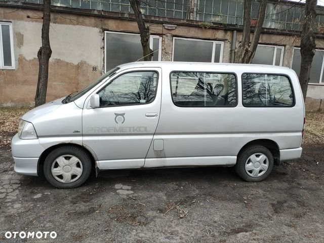 Toyota Hiace - 11