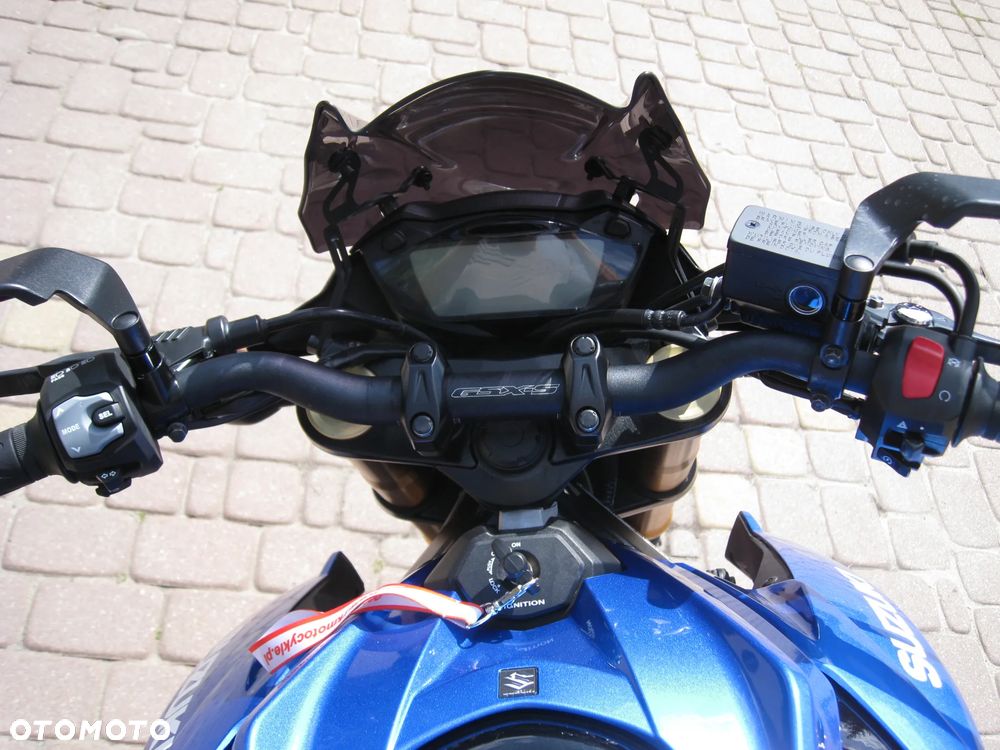 Suzuki GSX - 18