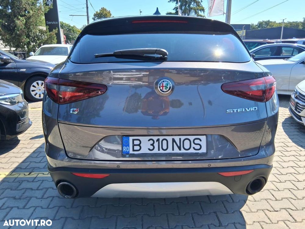 Alfa Romeo Stelvio - 4