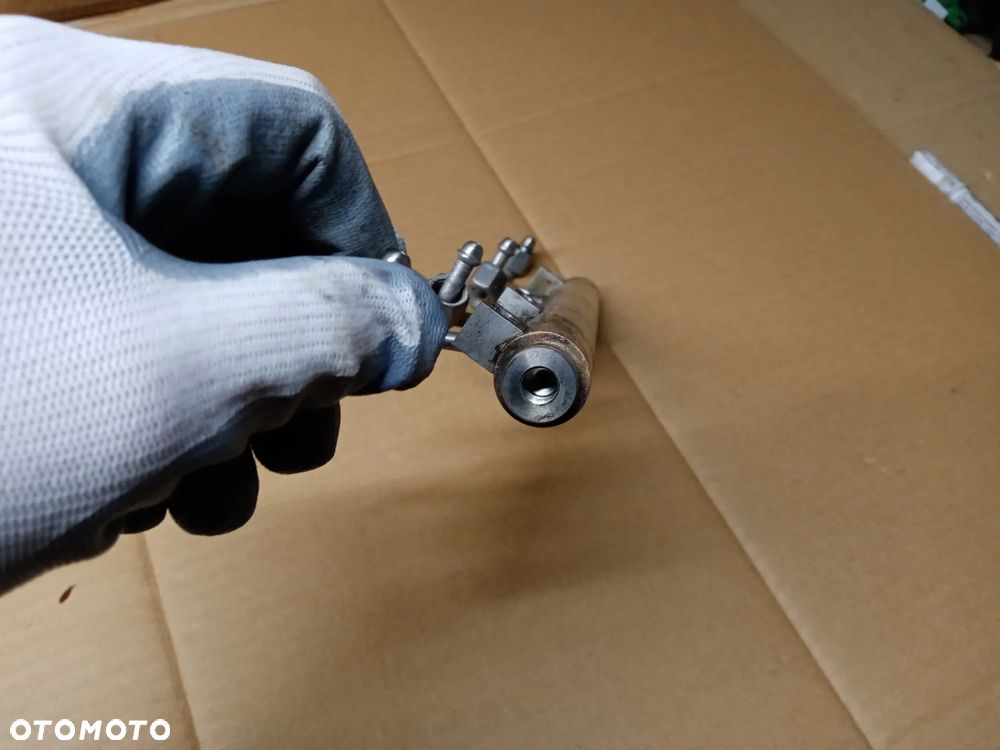 Listwa wtryskowa rurki BMW M5 G30 F90 4.4 V8 7852403 - 3