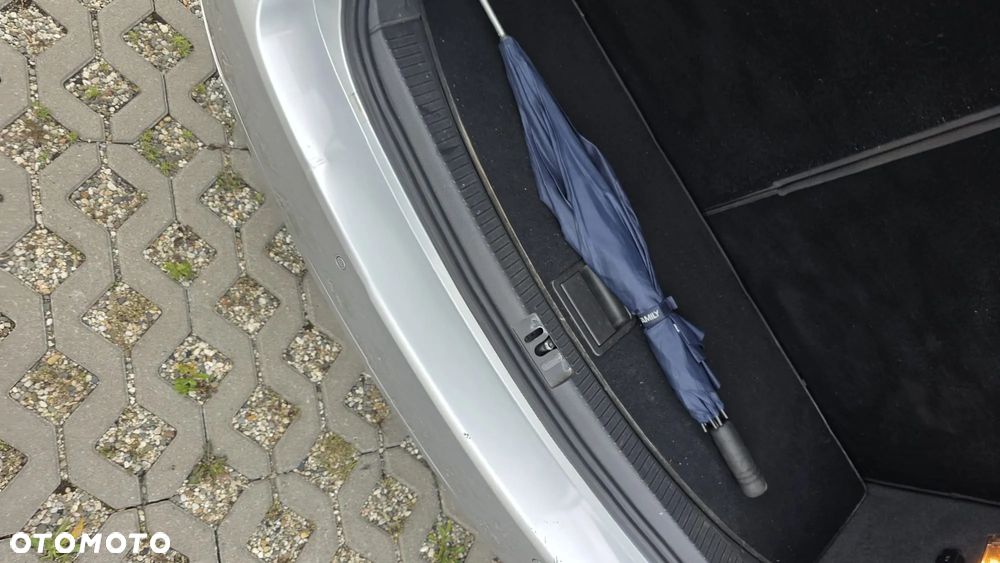 Volkswagen Touran 1.6 TDI DPF BlueMot Comfortline - 10