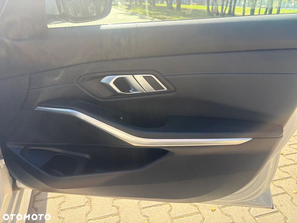 BMW Seria 3 318i M Sport sport - 16