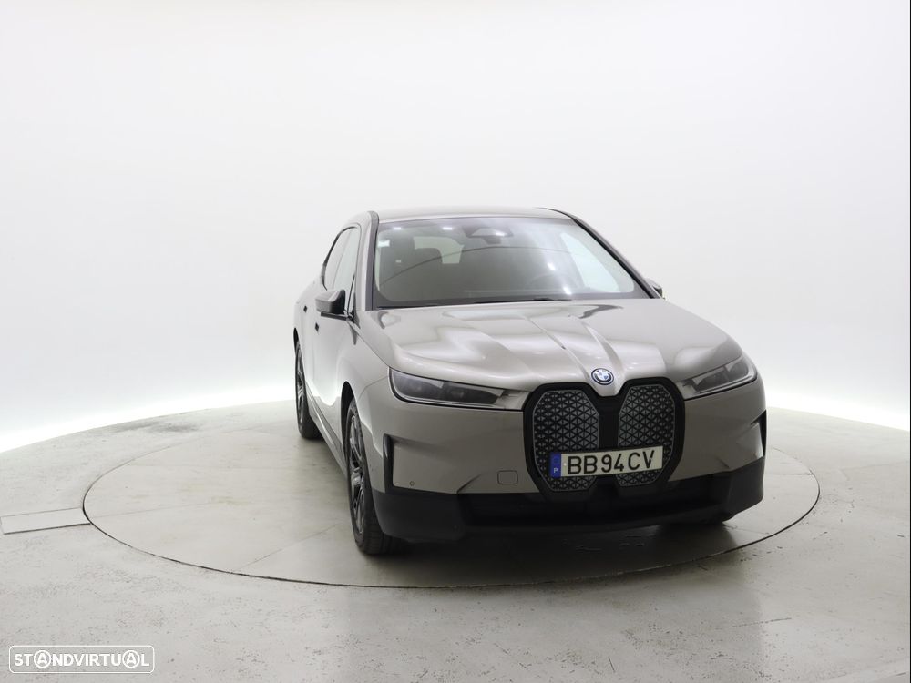 BMW iX xDrive 40 - 11