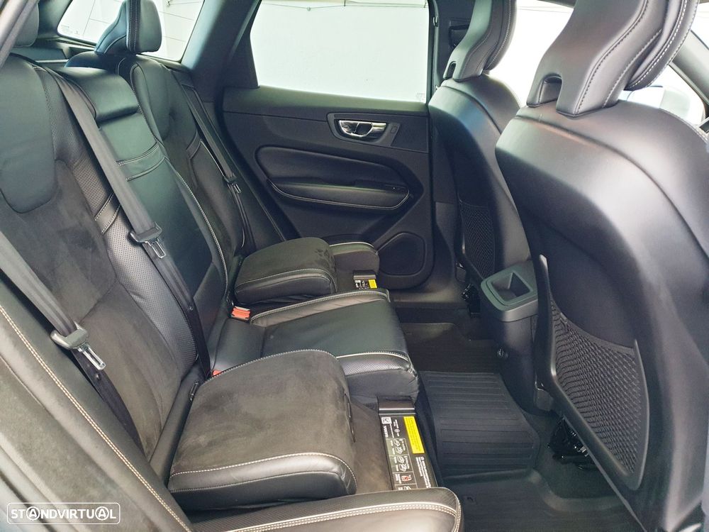 Volvo XC 60 2.0 D4 R-Design Geartronic - 26