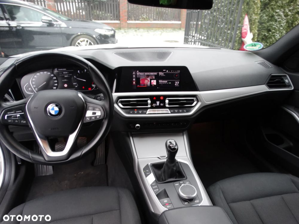 BMW Seria 3 318d Edition M Sport Shadow - 17