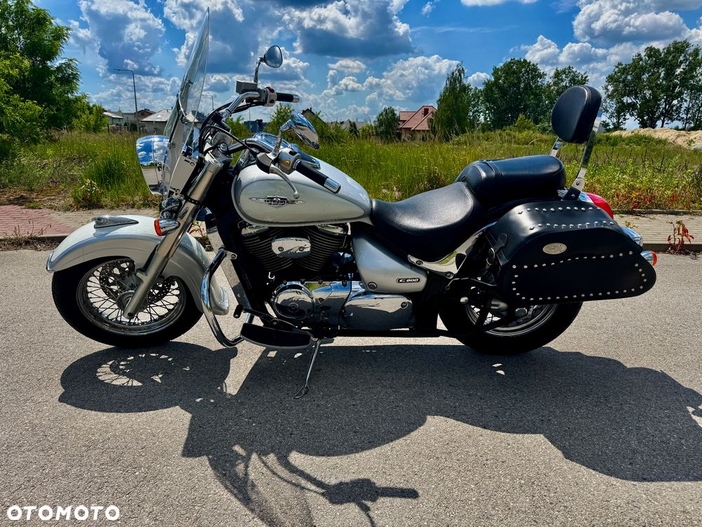 Suzuki Intruder - 1