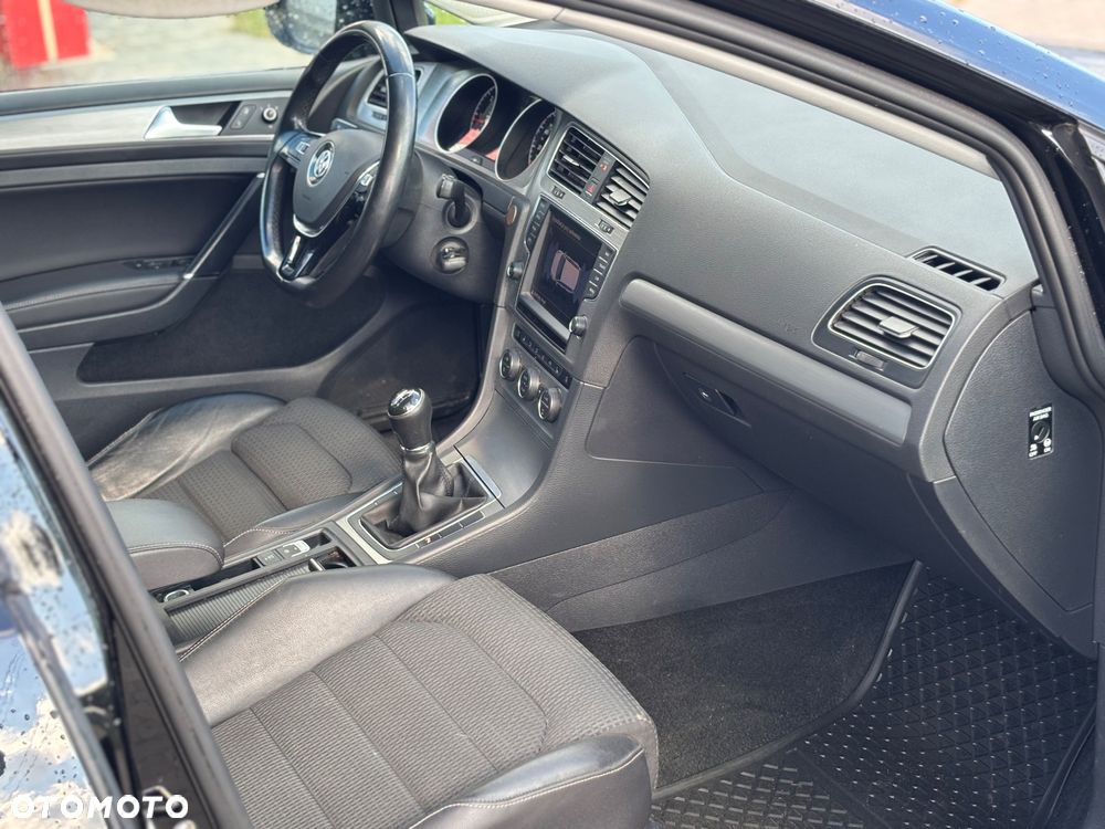 Volkswagen Golf - 10