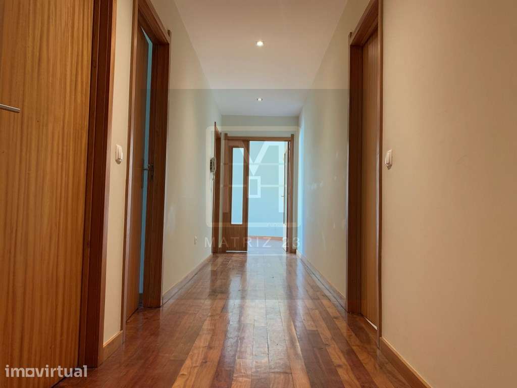 APARTAMENTO T2 | VARANDA | LUGAR GARAGEM | RAMALDE | PORTO - Grande imagem: 3/21