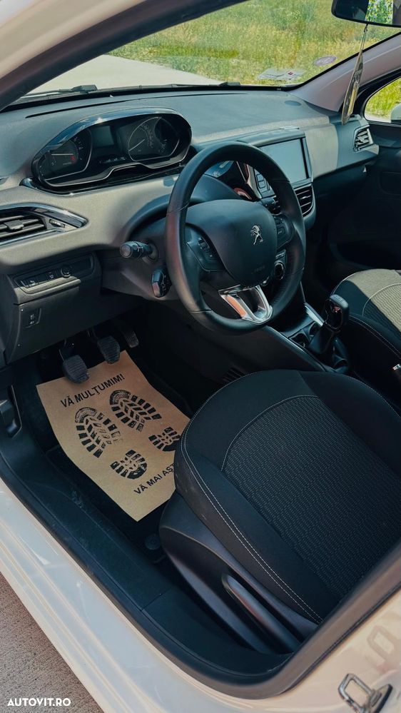 Peugeot 208 PureTech 82 Start & Stop Allure - 19