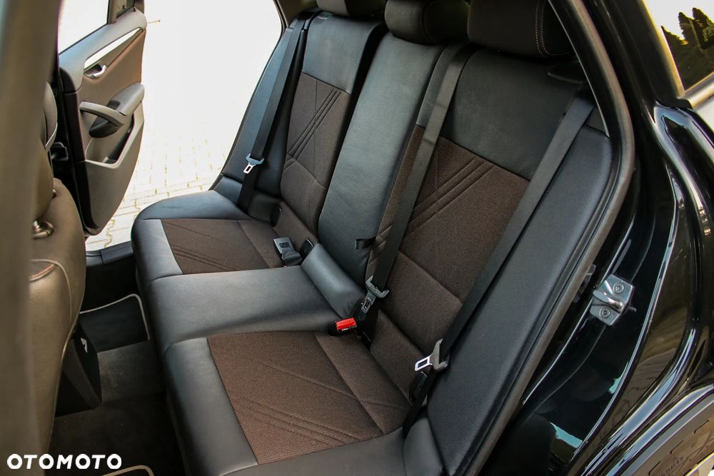 BMW X1 sDrive18d xLine - 27