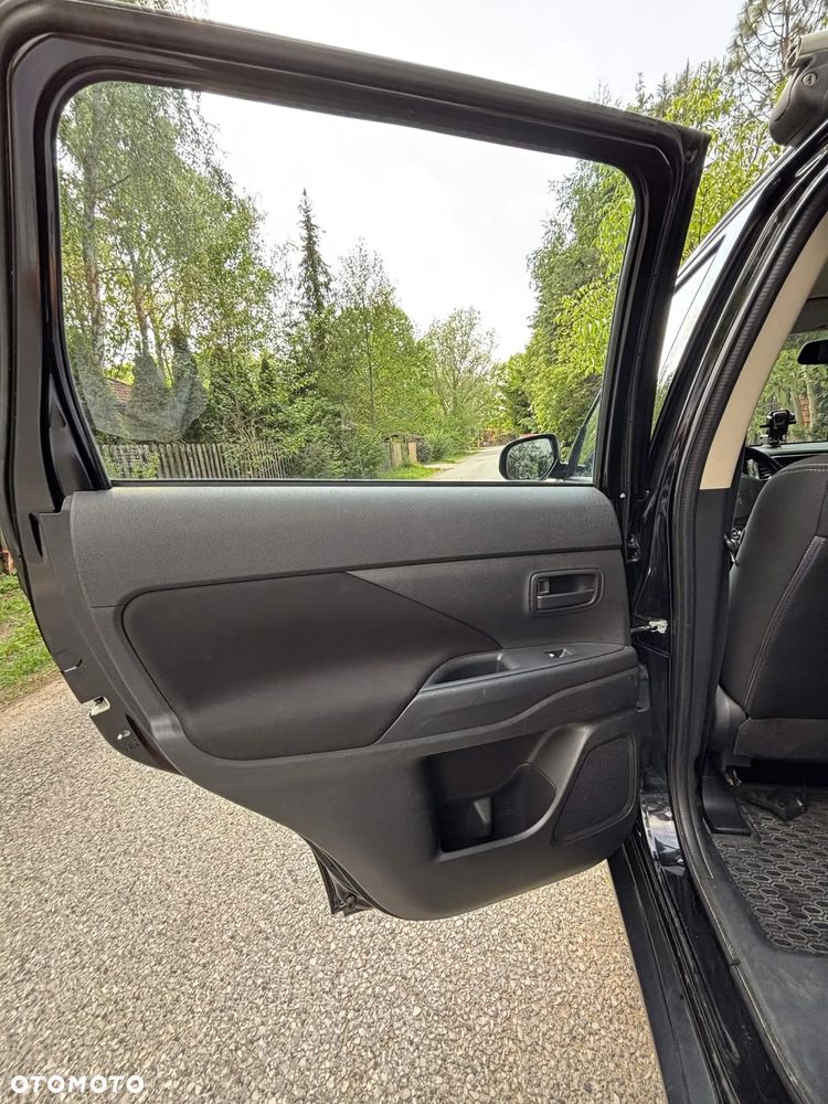 Mitsubishi Outlander 2.0 Invite + 2WD - 13