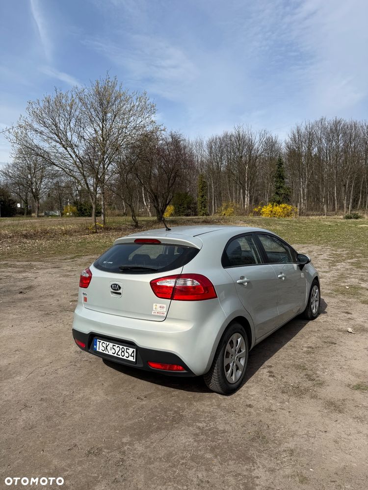 Kia Rio 1.2 L - 5