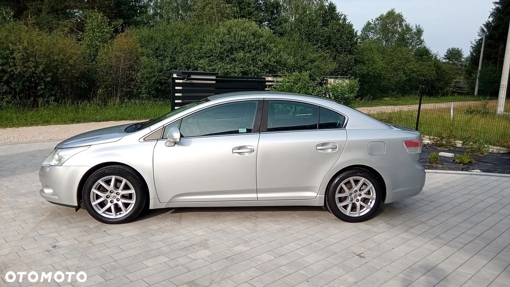 Toyota Avensis 1.8 Sol - 11