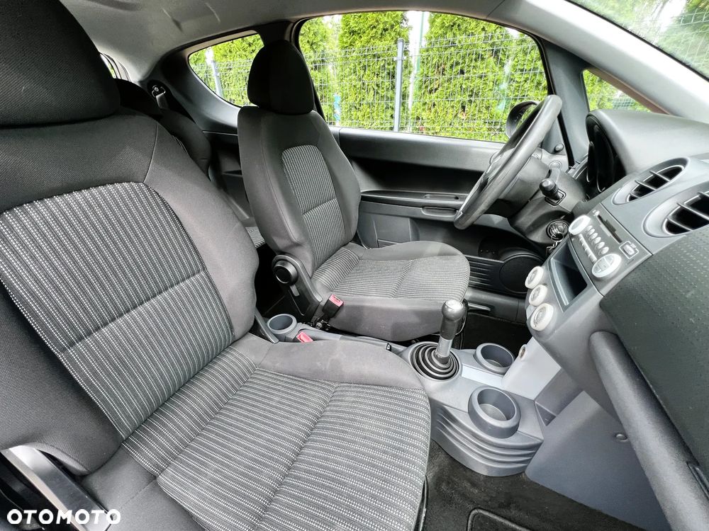 Mitsubishi Colt - 12