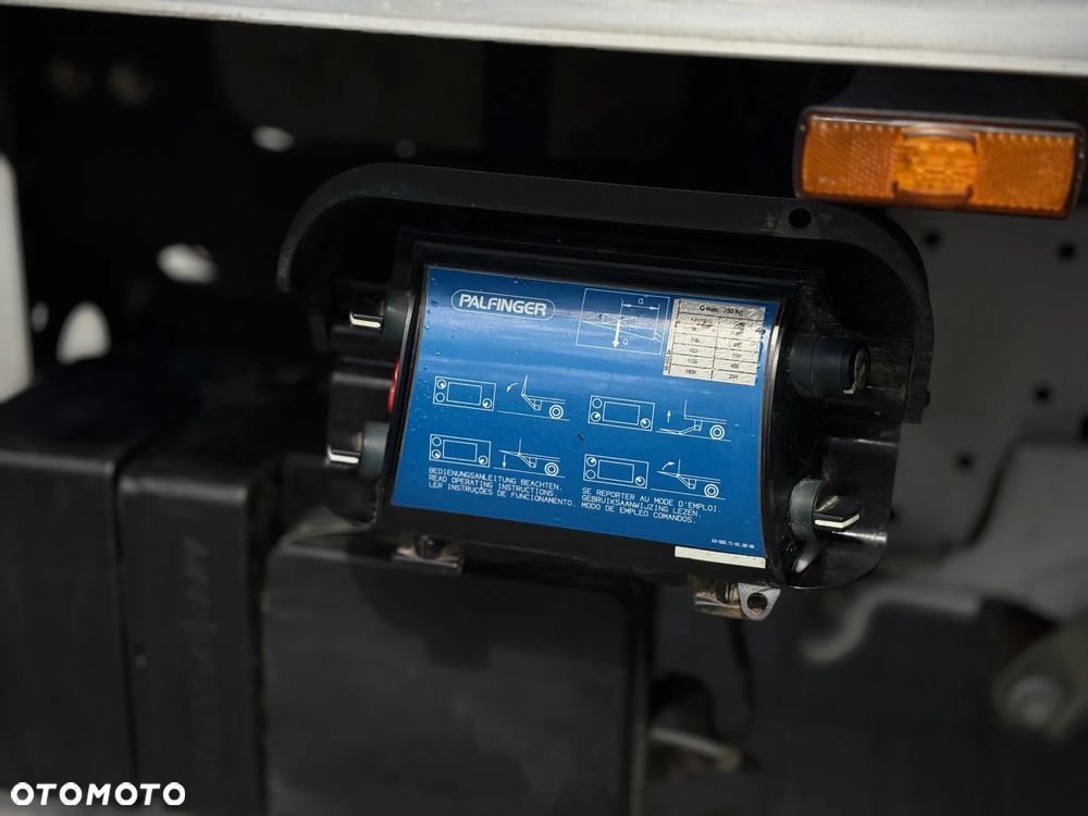Fiat Ducato 2.3 131KM / Kontener 4,2m 8EP + Winda Palfinger 750kg / 250.476KM PRZEBIEG / 2019 ROK PRODUKCJI / ZAREJESTROWANY W PL / PO PRZEGLĄDZIE UDT / GOTOWY DO PRACY ! - 10