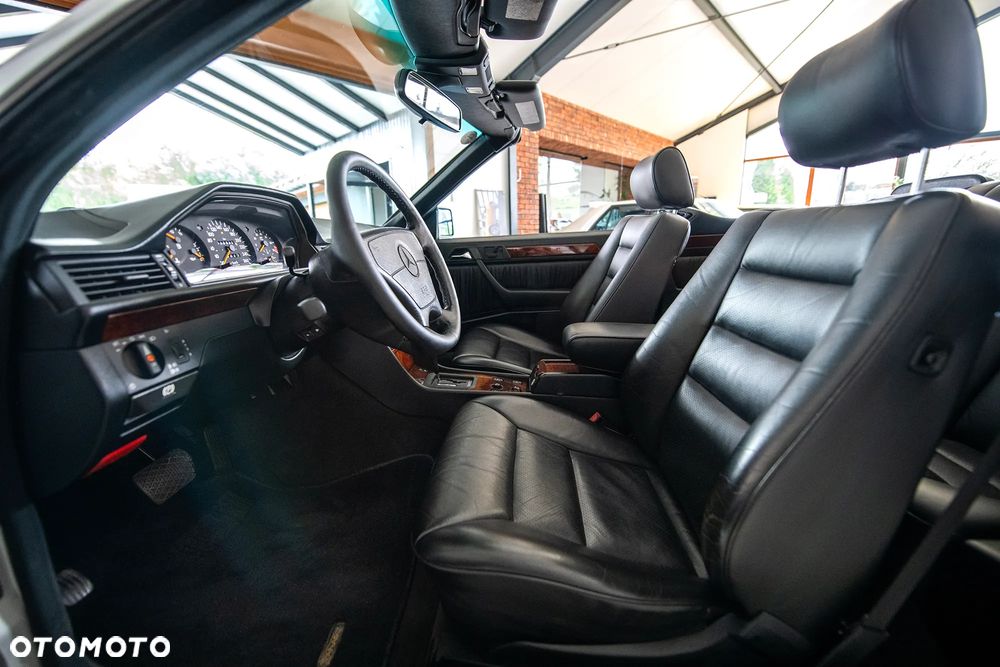 Mercedes-Benz Klasa E - 26