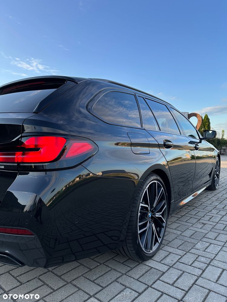 BMW Seria 5 530d xDrive Touring - 11