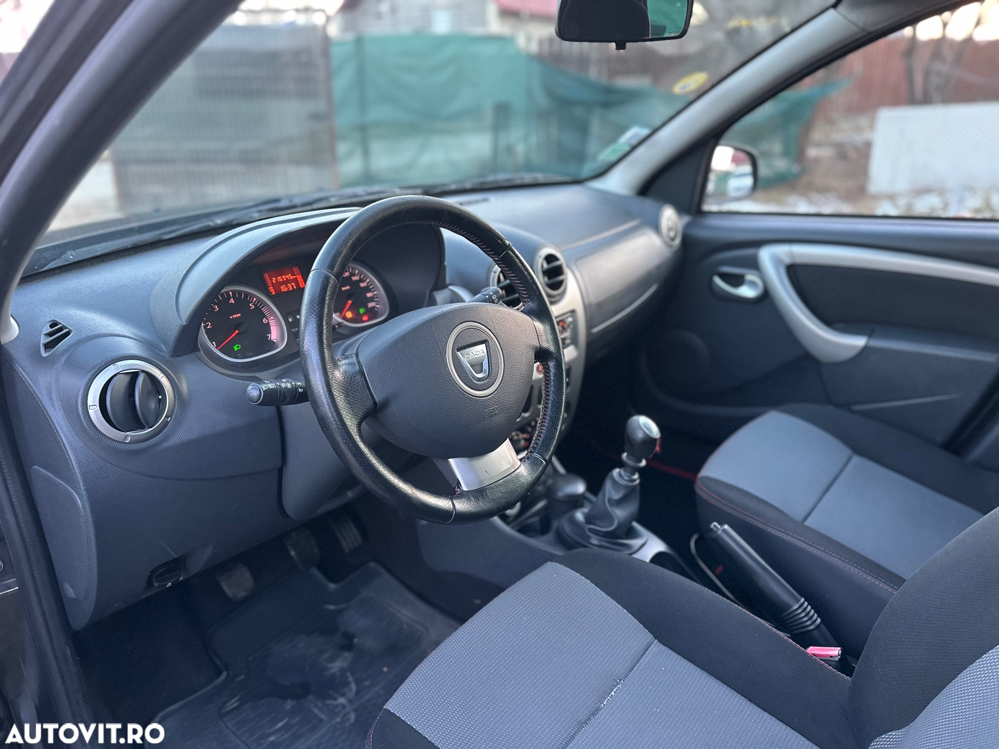 Dacia Duster 1.5 dCi 4x4 Laureate - 11