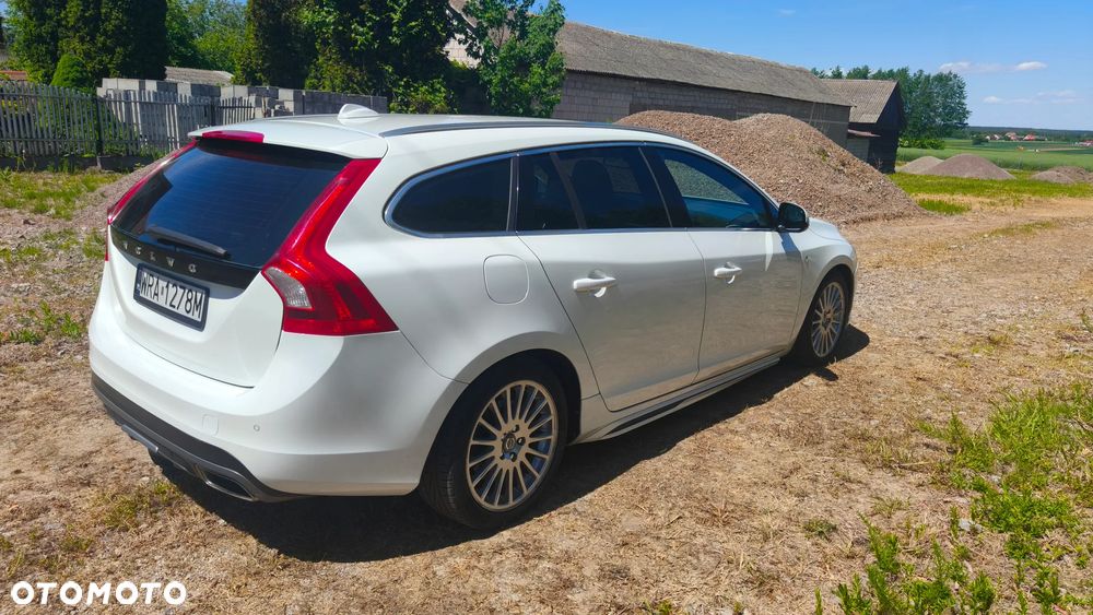 Volvo V60 D5 AWD Geartronic Summum - 4