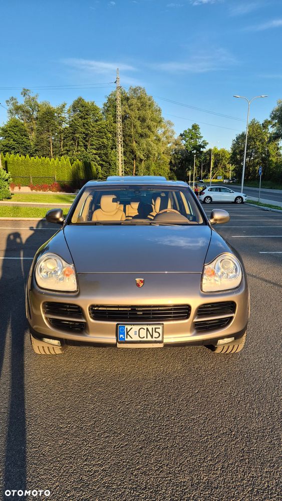 Porsche Cayenne - 1
