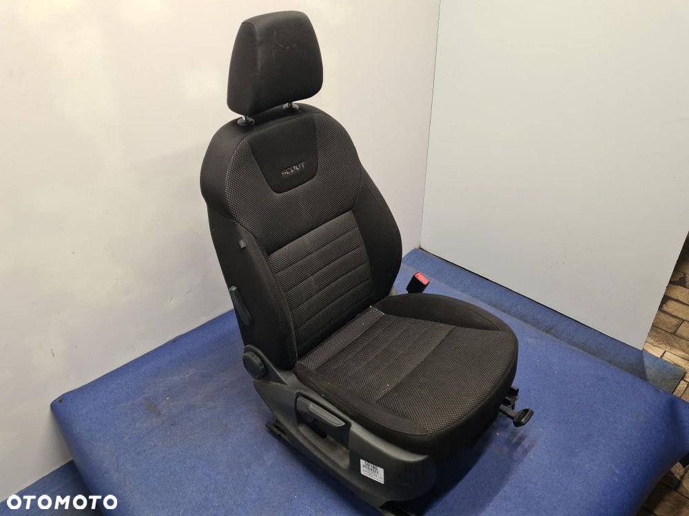 SKODA OCTAVIA III KOMBI SCOUT FOTEL PASAŻERA. - 4