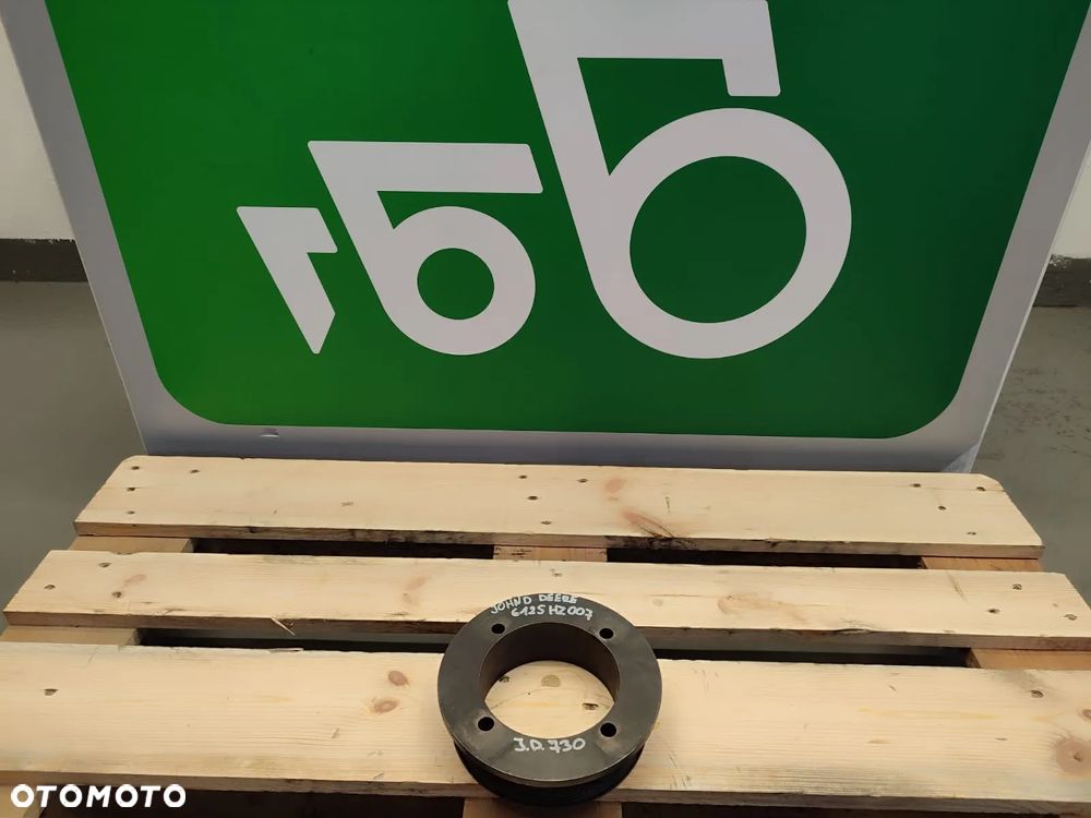 Koło pasowe R133879 wału korbowego silnika JOHN DEERE 6125HZ007 - 1