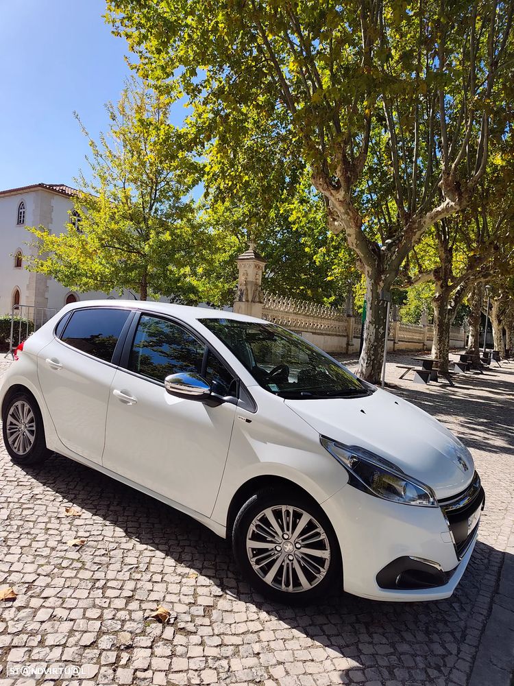 Peugeot 208 1.2 PureTech Style - 12