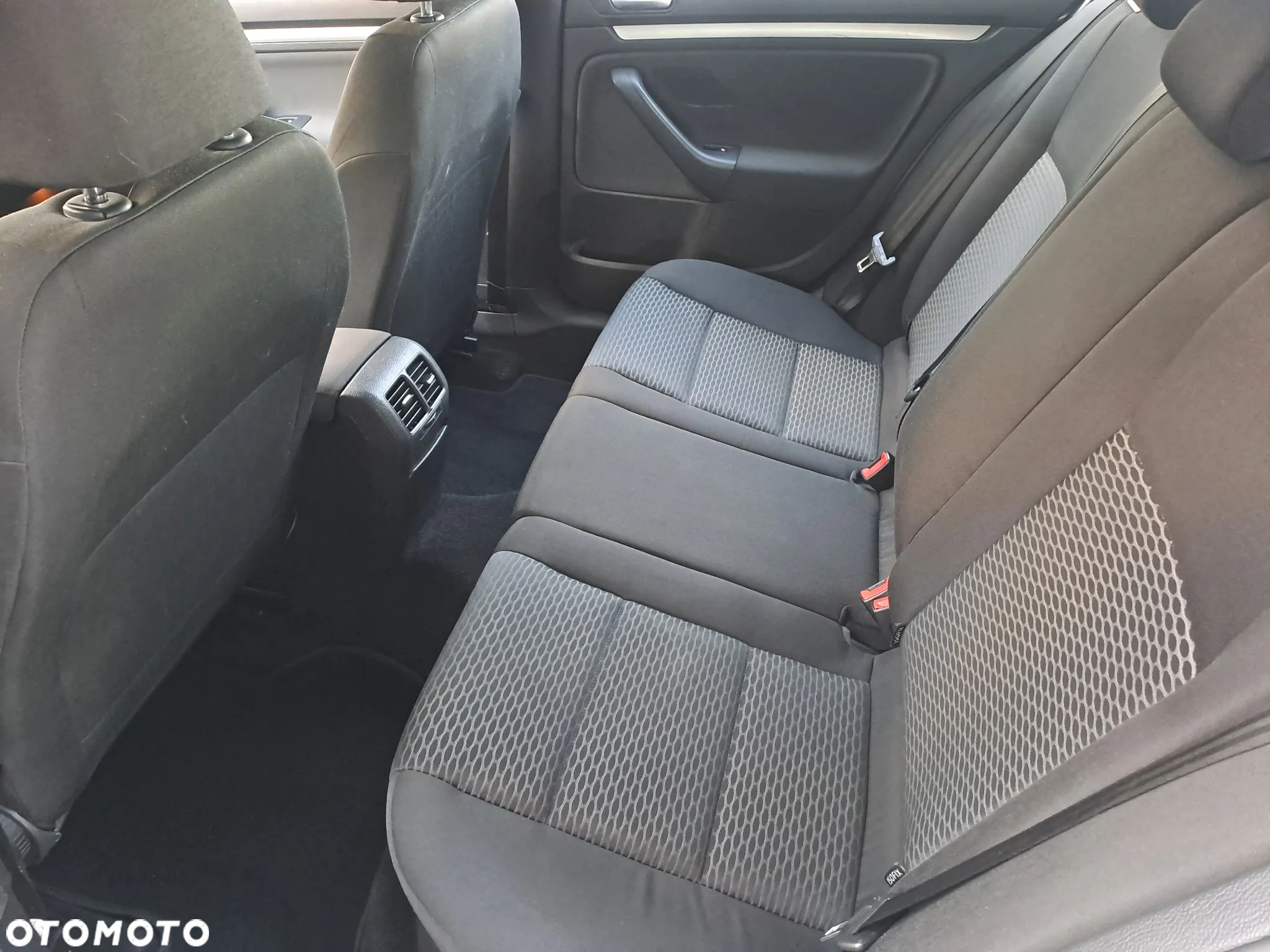 Volkswagen Golf 1.6 TDI BlueMotion Technology Comfortline - 20