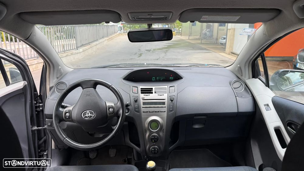 Toyota Yaris 1.0 VVT-i AC Manual - 7