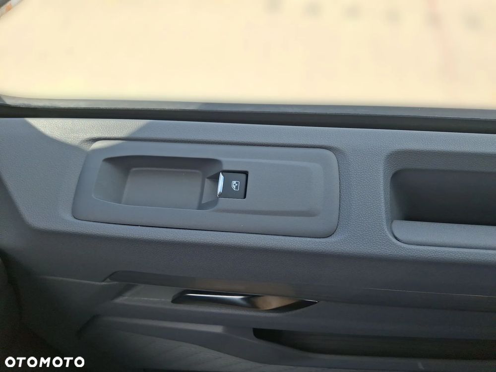 Volkswagen Caravelle - 39