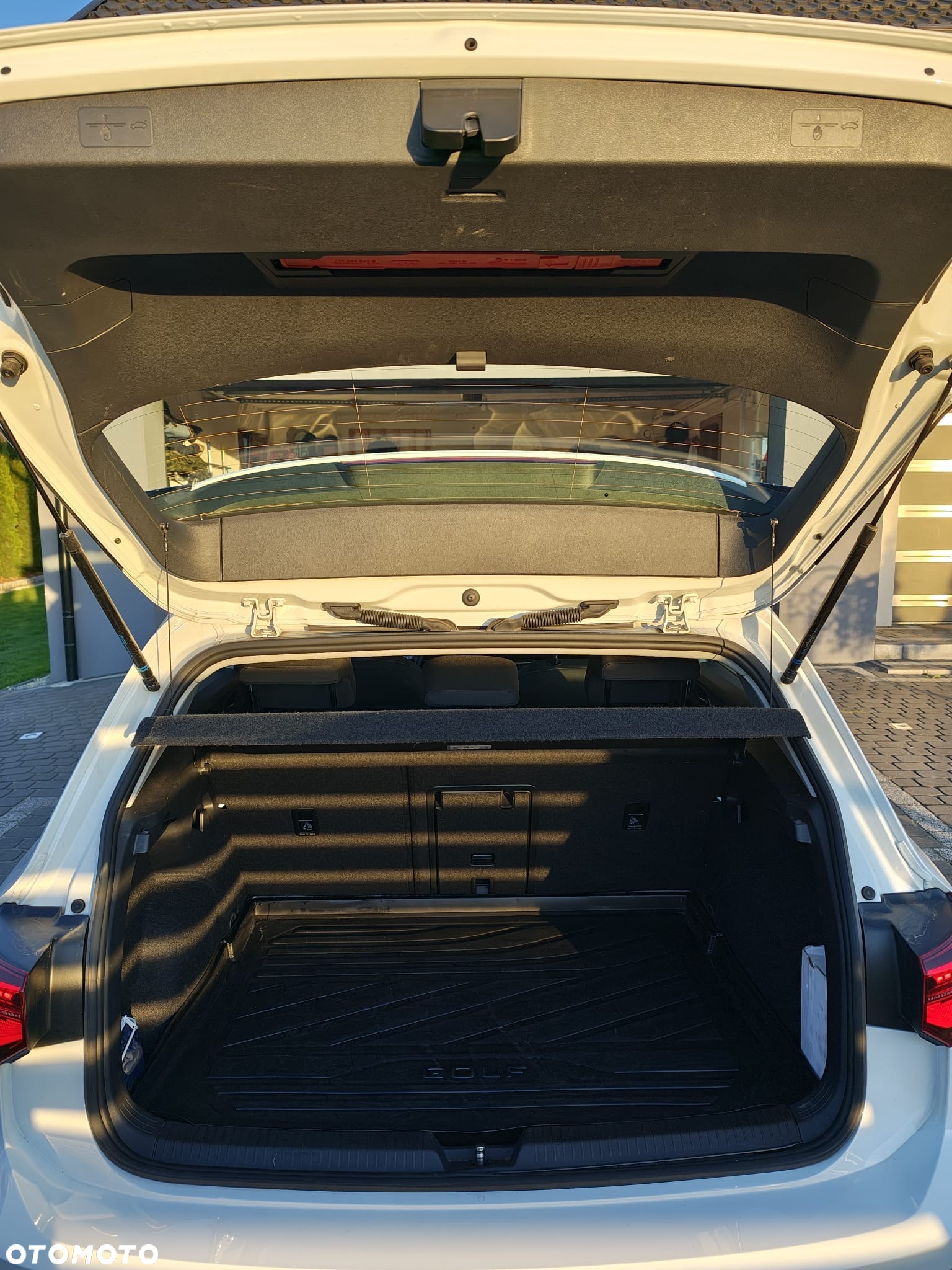 Volkswagen Golf VIII 1.5 eTSI EVO Style DSG - 3