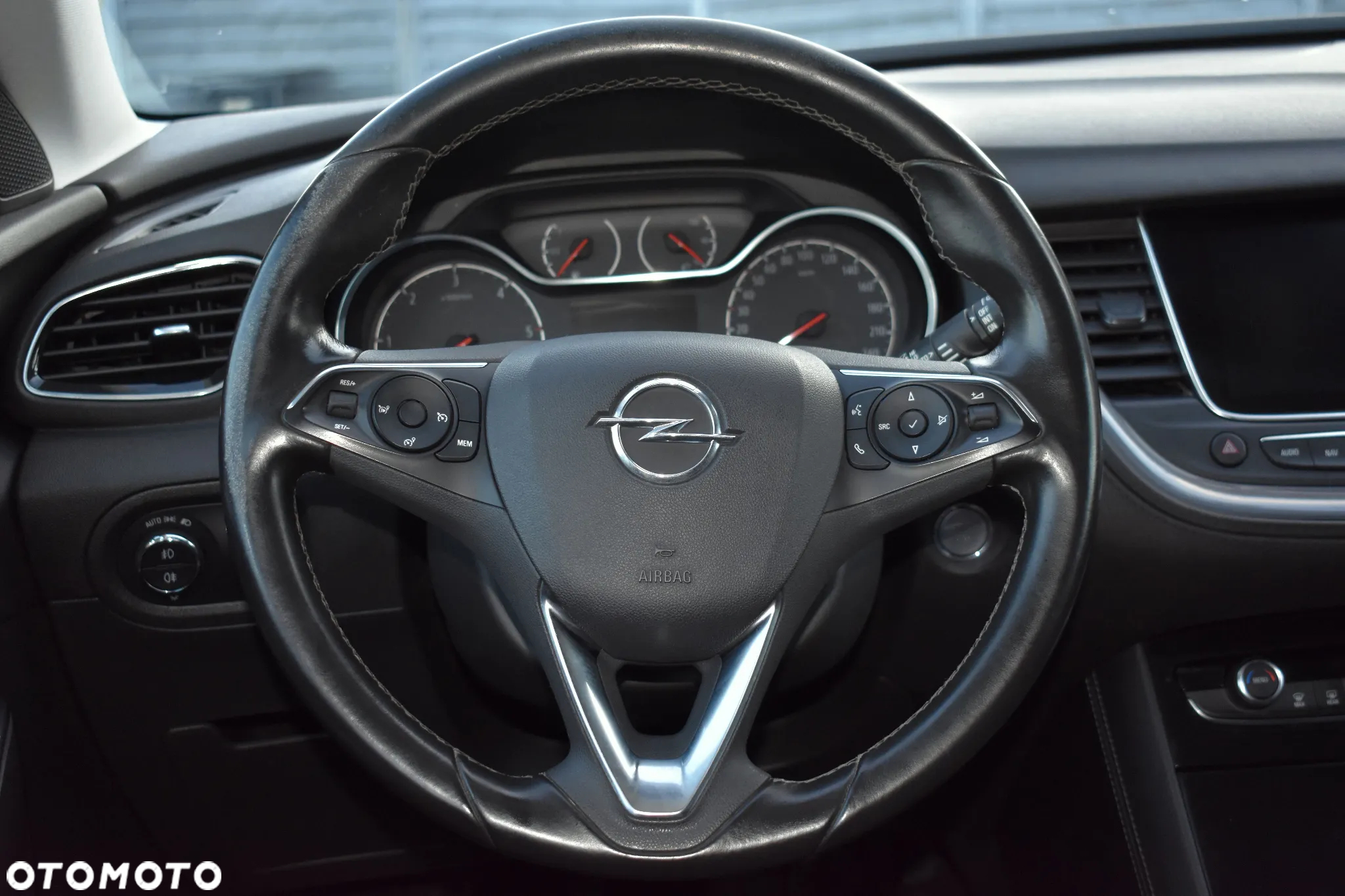 Opel Grandland X 1.6 D Start/Stop INNOVATION - 28