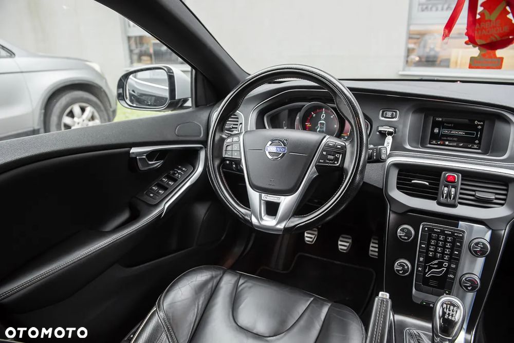 Volvo V40 D2 R Design - 24