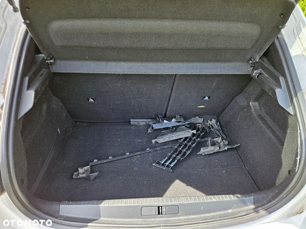 Peugeot 208 1.2 PureTech Active S&S EAT8 - 11