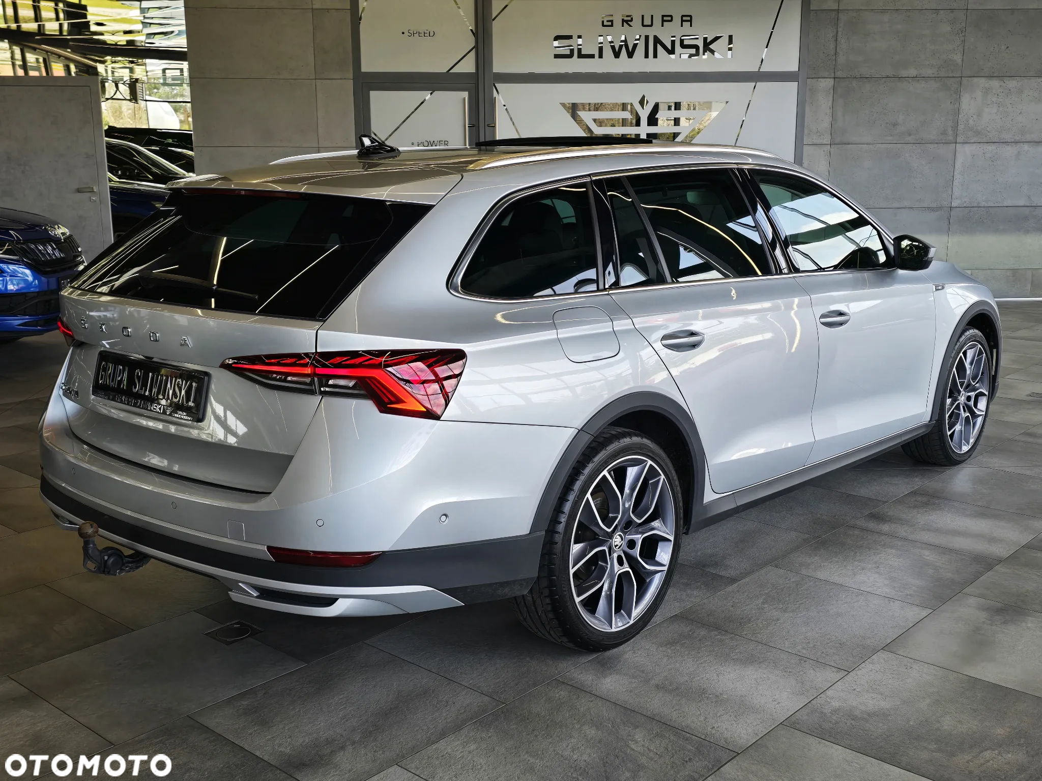 Skoda Octavia Combi 2.0 TDI DSG 4x4 Scout - 9