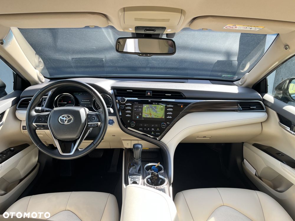 Toyota Camry 2.5 Hybrid Executive CVT - 9