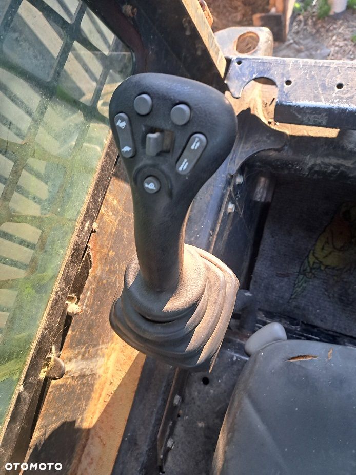Hitachi EX30 - 10