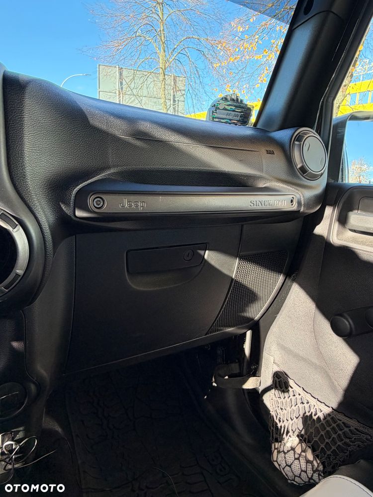 Jeep Wrangler - 27