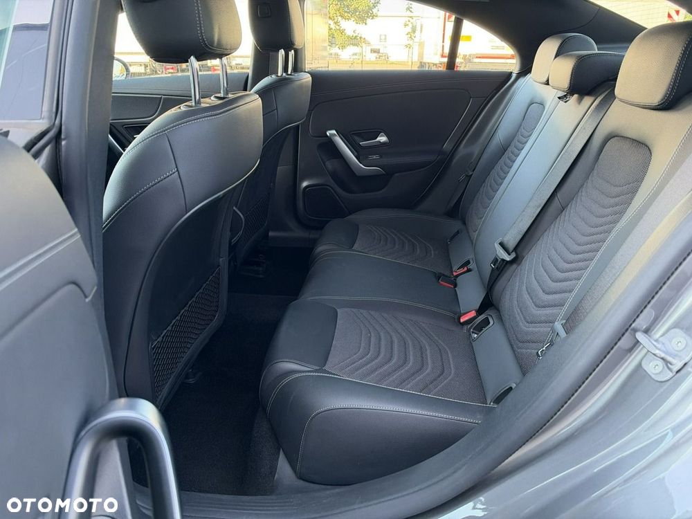 Mercedes-Benz CLA 180 7G-DCT - 15